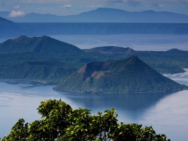 taal lake philippines luzon