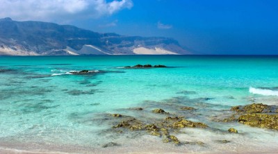 solo travel in Yemen beach 1000x555