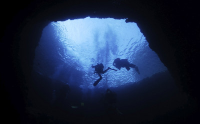 277577 cave diving gozo